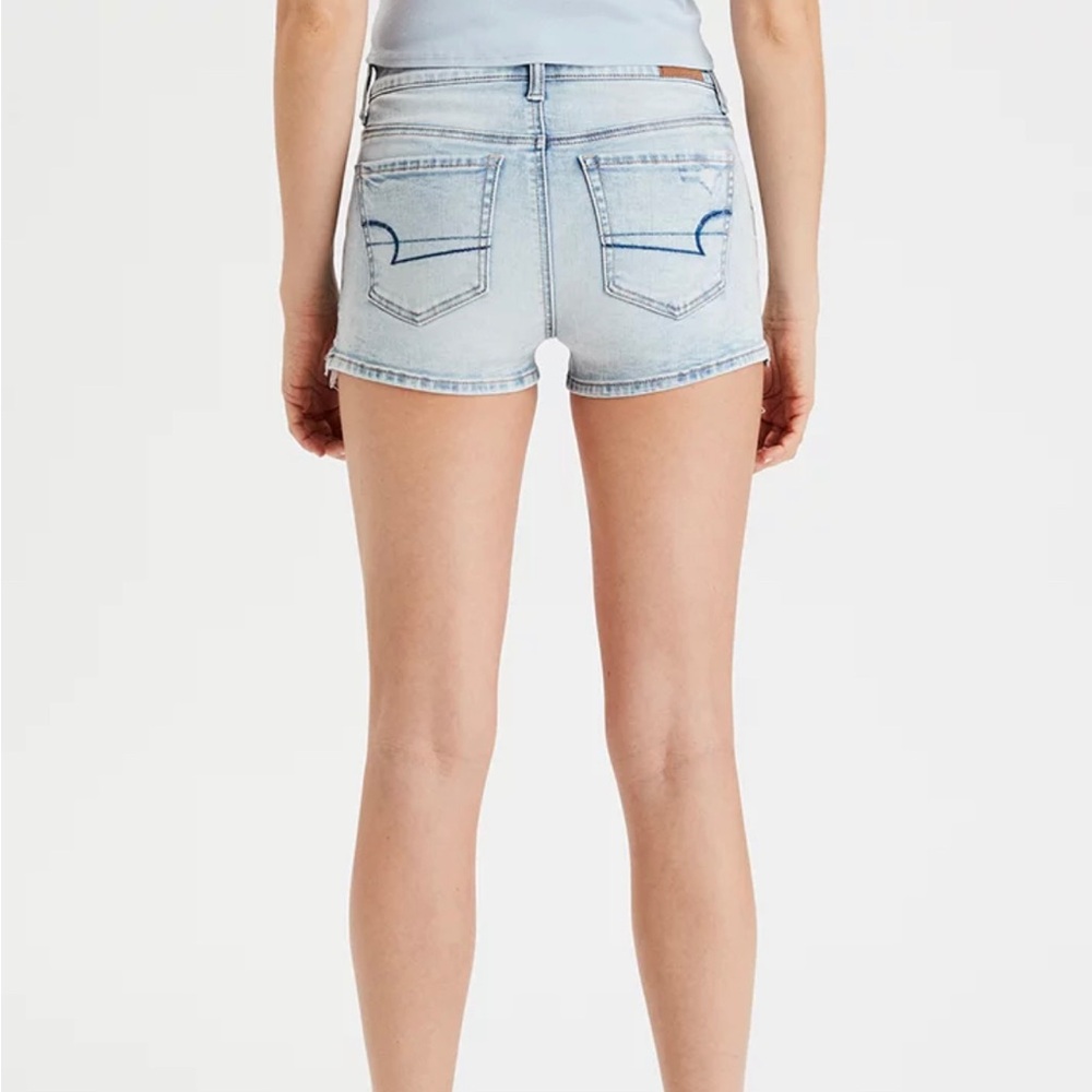 High-waisted light wash blue denim shorts from American Eagle - Picture 4 of 4